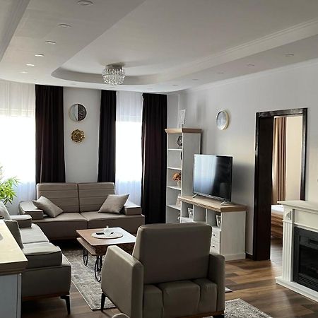 Airport Sky Apartments Lux Beograd Bagian luar foto