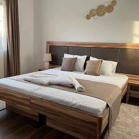 Airport Sky Apartments Lux Beograd Bagian luar foto