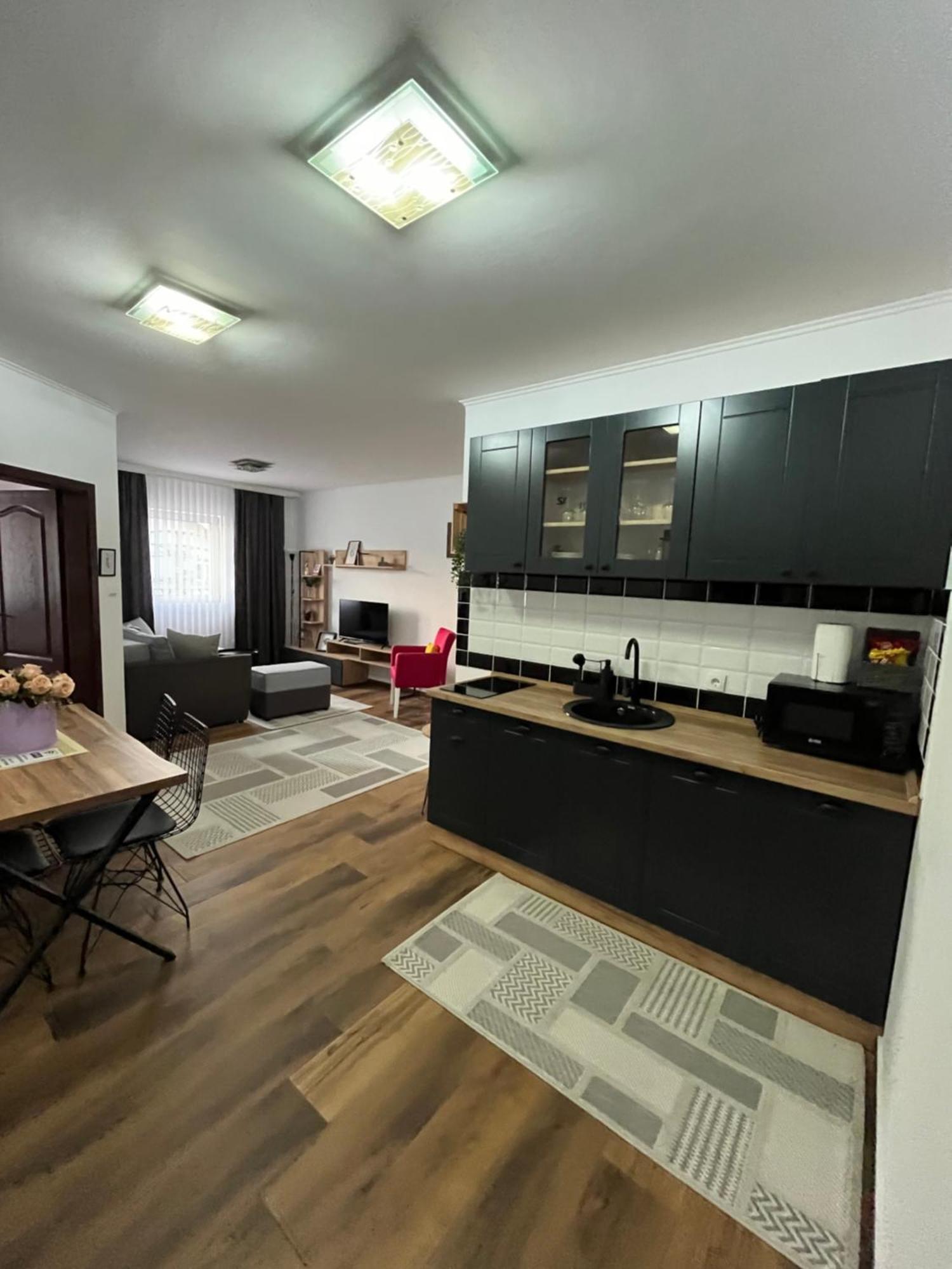 Airport Sky Apartments Lux Beograd Bagian luar foto