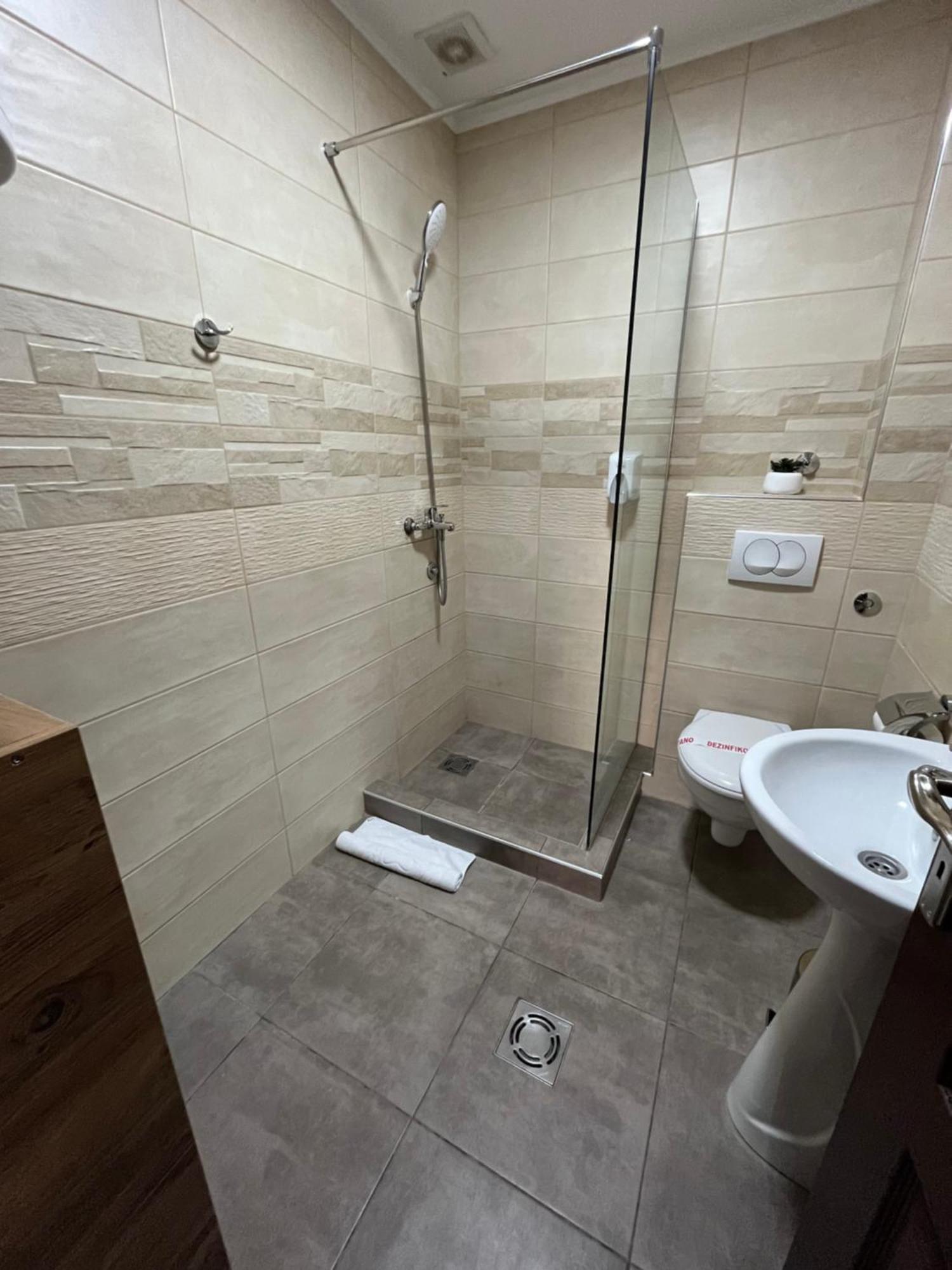 Airport Sky Apartments Lux Beograd Bagian luar foto