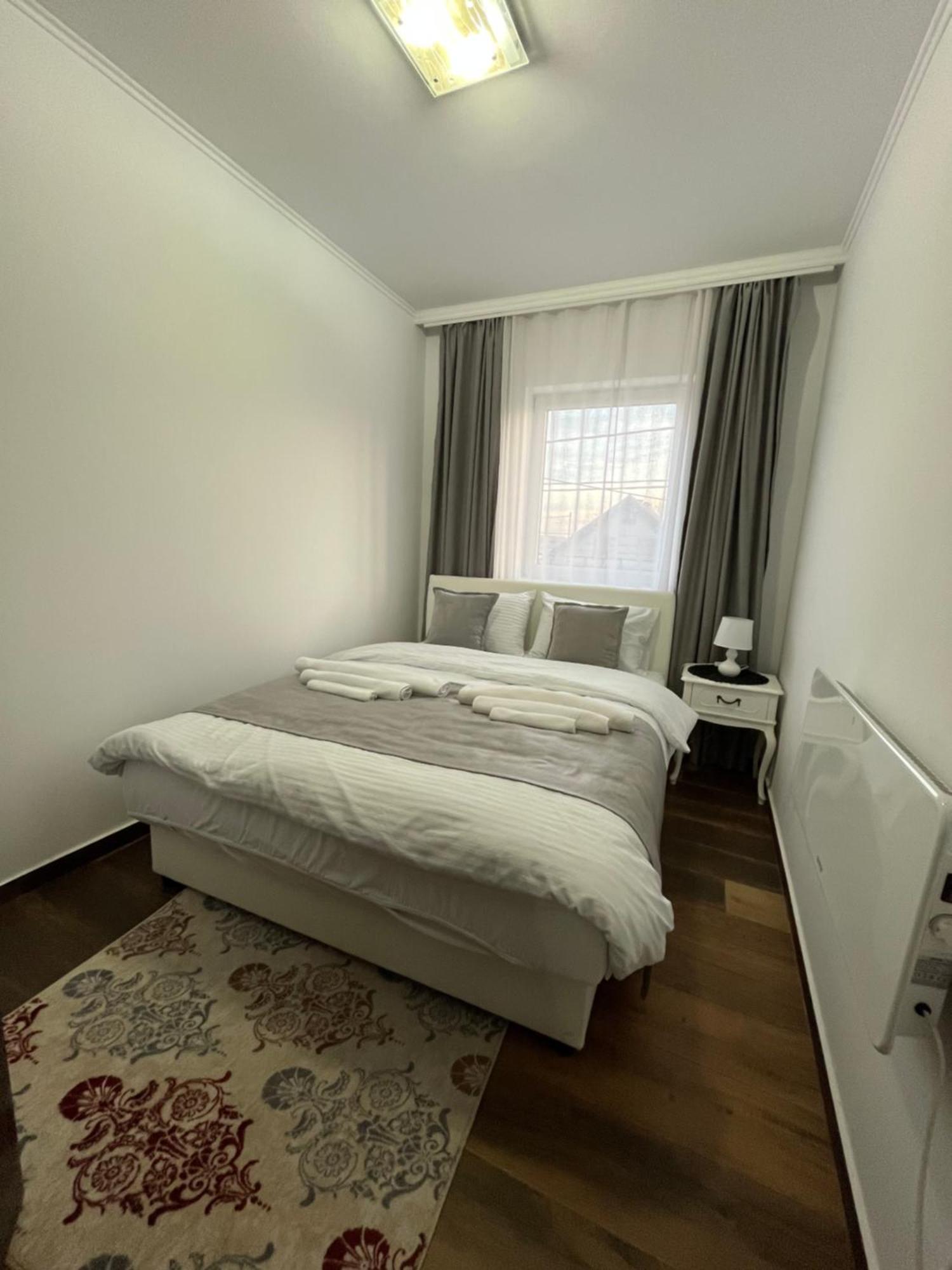 Airport Sky Apartments Lux Beograd Bagian luar foto