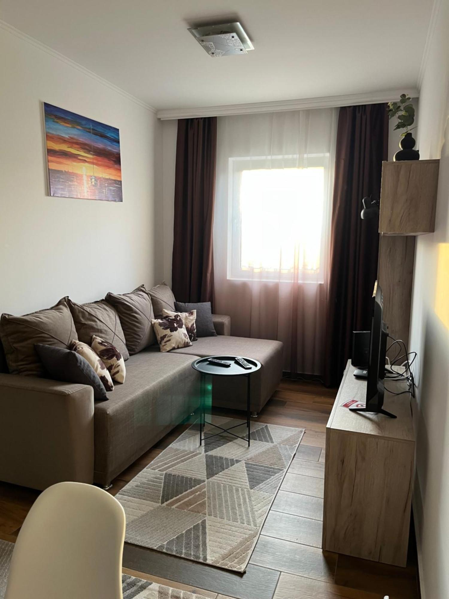 Airport Sky Apartments Lux Beograd Bagian luar foto