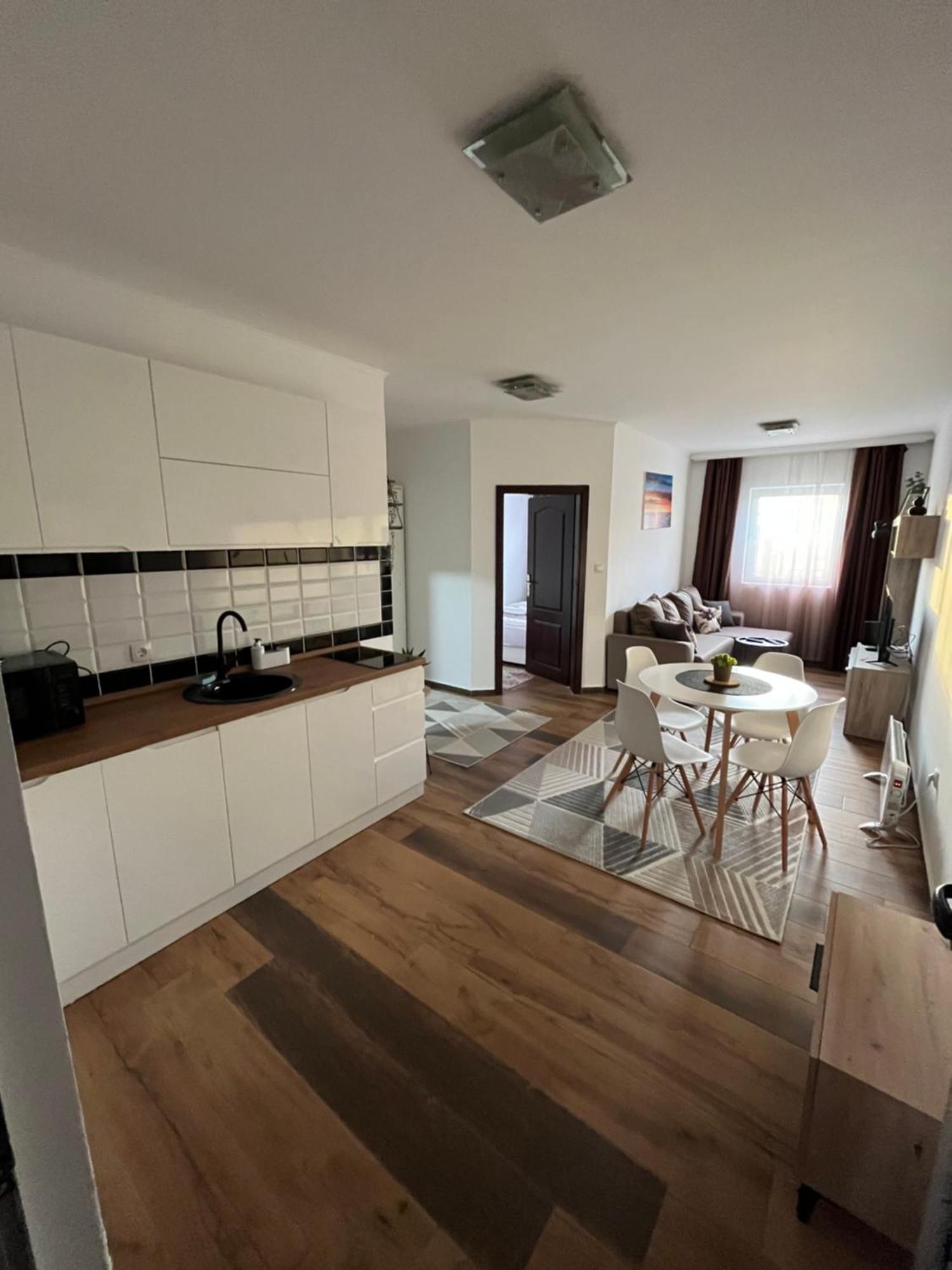 Airport Sky Apartments Lux Beograd Bagian luar foto