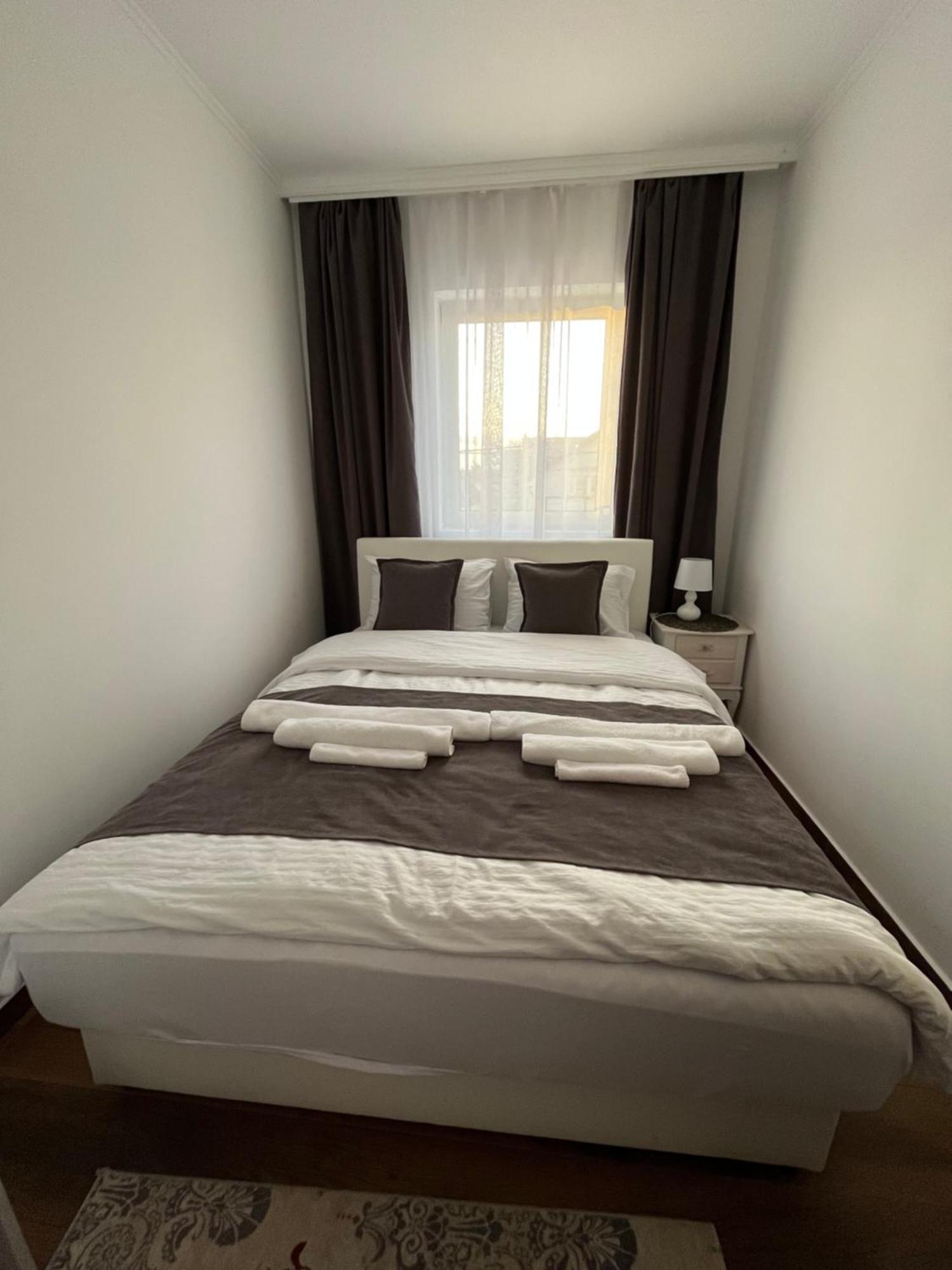 Airport Sky Apartments Lux Beograd Bagian luar foto